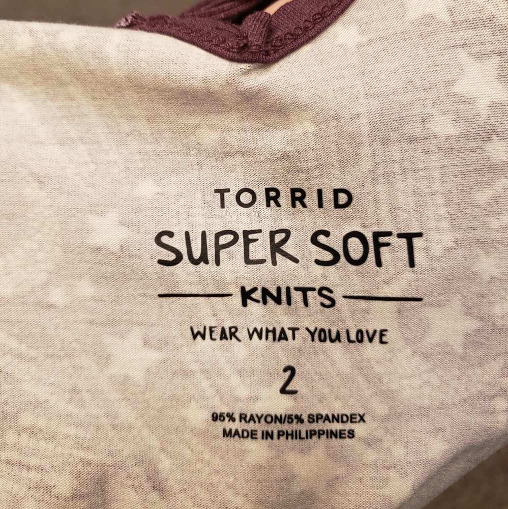 Torrid Super Soft Scoop Neck Strappy Back Cold Shoulder Flutter Sleeve Top, sz 2 - Picture 7 of 8